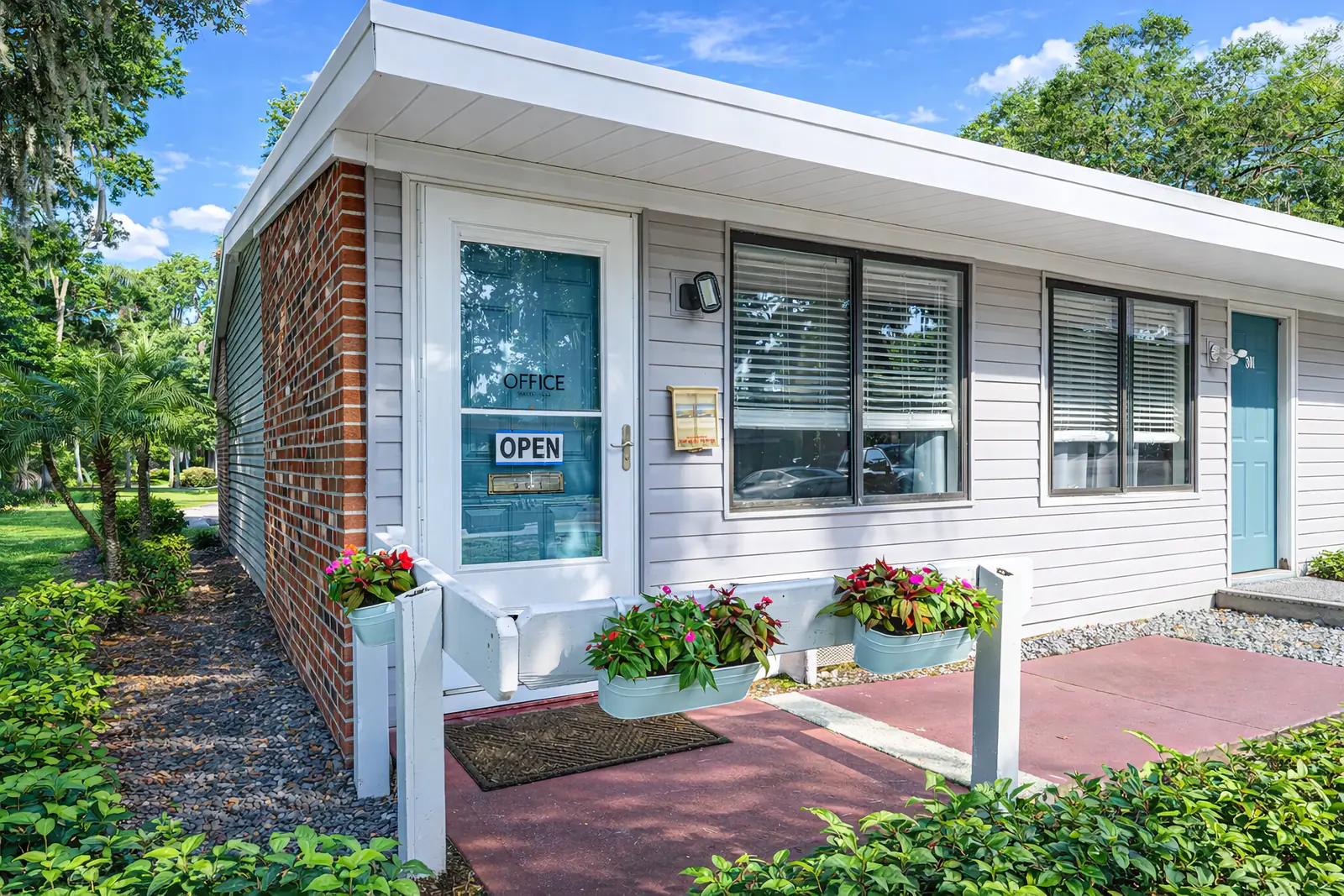 Bungalows of Port Orange leasing office.