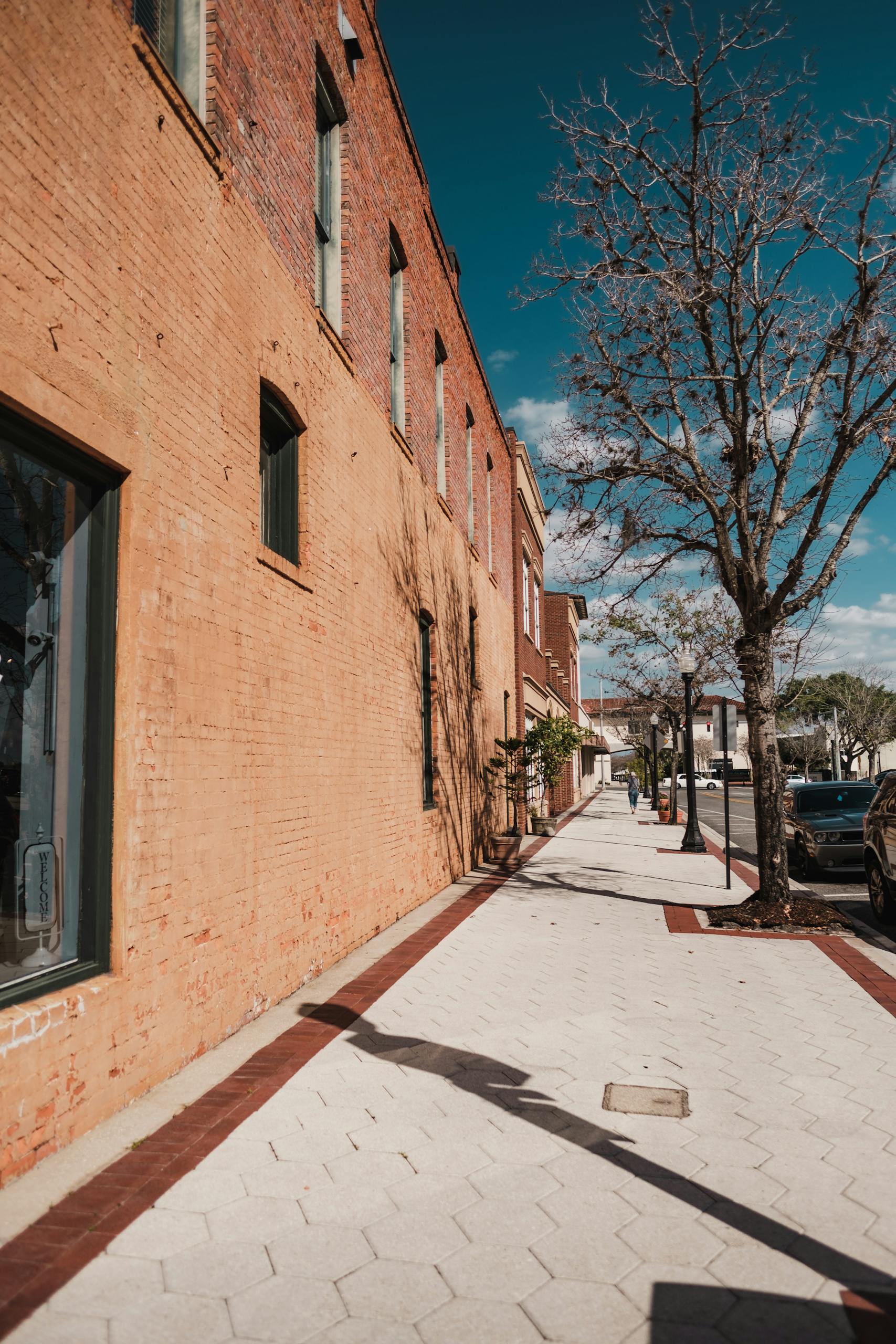 Discover the picturesque urban streets of Lakeland, Florida with historic brick buildings.